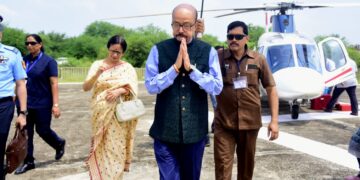 *राज्यपाल और मुख्यमंत्री का हेलीपैड पर स्वागत*