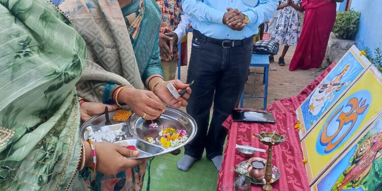 सरस्वती शिशु मंदिर उच्चतर माध्यमिक विद्यालय करगी रोड कोटा में बाल दिवस एवं गुरु नानक जी की जयंती अर्थात प्रकाश पर्व की पावन अवसर पर विद्यालय में आनंद मेला एवं सांस्कृतिक कार्यक्रम का आयोजन किया गया