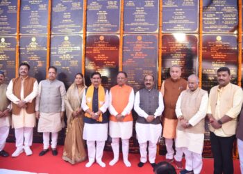 मुख्यमंत्री की तखतपुर में घोषणा इस प्रकार है तखतपुर सामुदायिक स्वास्थ्य केंद्र में बेड संख्या 30 से बढ़ाकर 50 बेड अस्पताल किया गया।तखतपुर में चौपाटी निर्माण के लिए 1 करोड़ दिया जाएगा।नगरपालिका को एक फायर ब्रिगेड देने की घोषणा।