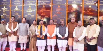 मुख्यमंत्री की तखतपुर में घोषणा इस प्रकार है तखतपुर सामुदायिक स्वास्थ्य केंद्र में बेड संख्या 30 से बढ़ाकर 50 बेड अस्पताल किया गया।तखतपुर में चौपाटी निर्माण के लिए 1 करोड़ दिया जाएगा।नगरपालिका को एक फायर ब्रिगेड देने की घोषणा।