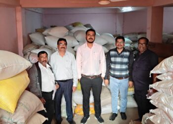 *धान का अवैध भंडारण, आधा दर्जन बिचौलियों से 1112 बोरी धान जब्त*