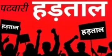 छत्तीसगढ़ में पटवारियों की अनिश्चितकालीन हड़ताल के कारण प्रदेशभर में ऑनलाइन काम ठप हो गए हैं, जिससे आम लोगों और किसानों को भारी परेशानियों का सामना करना पड़ रहा है। 16 दिसंबर से हड़ताल पर बैठे पटवारियों ने अपने कार्यों के संपादन के लिए आवश्यक संसाधन की कमी को मुख्य कारण बताया है