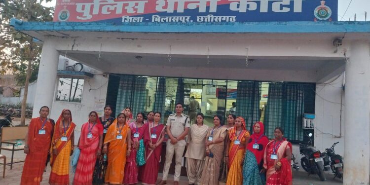 कोटा पुलिस ने ‘चेतना मित्र समिति’ का शुभारंभ किया जिसके तहत 22 महिलाओं को पुलिस चेतना मित्र बनाया गया एवं परिचय पत्र दिया गया , अब सामुदायिक पुलिसिंग को मिलेगा नया आयाम*
