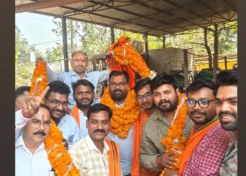 भारतीय जनता पार्टी भाजपा से निर्विरोध नगर पंचायत-उपाध्यक्ष चुने गए प्रदीप कौशिक जी नगर पंचायत अध्यक्ष सहित 15 वार्ड-पार्षदों पदाधिकारी एवं युवा कार्यकर्ताओं ने दी बढ़ चढ़कर बधाई