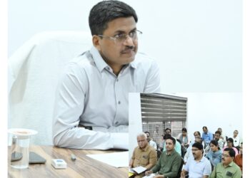  *भीषण गर्मी के मद्देनजर जल संकट से निपटने कार्ययोजना बनाने के दिए निर्देश पेयजल और निस्तारी की समस्या से निपटने कलेक्टर ने लोक स्वास्थ्य यांत्रिकी और जल संसाधन विभाग की ली समीक्षा बैठक*