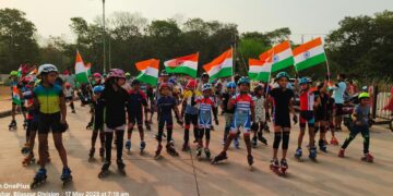 भारतीय सेना द्वारा ऑपरेशन सिंदूर के समर्थन में आज नन्हे बच्चों ने स्केटिंग करते हुए तिरंगा यात्रा निकाली। यह यात्रा साइंस कॉलेज मैदान से निकाली गई जिसमें बच्चों ने हाथों में तिरंगा लहराते हुए भारत माता की जयकार की और तिरंगा यात्रा में अपनी भागीदारी निभाई।