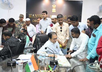 *कलेक्टर ने साप्ताहिक जनदर्शन में सुनी लोगों की समस्याएं*