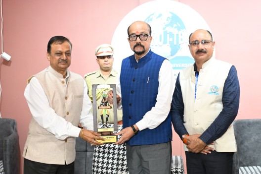 *शिक्षक ऐसा पढ़ाएं जिसे विद्यार्थी जीवन भर याद रखें-राज्यपाल राज्यपाल श्री डेका ने डॉ सी वी रमन विश्वविद्यालय का किया औचक निरीक्षण*