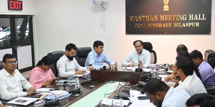 *कलेक्टर ने टीएल बैठक में की फ्लैगशीप योजनाओं की समीक्षा स्कूली बच्चों के जाति प्रमाण पत्र बनाने में शिथिलता पर बीईओस को नोटिस*